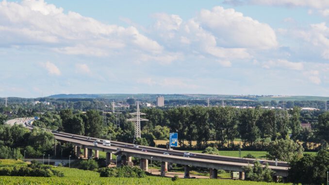 A671 bei Hochheim ab Mitte Juli wieder befahrbar, Einschränkungen bis Herbst erwartet