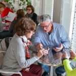 Apple-Café in Hanau wird zum Anlaufpunkt für ältere iPhone-Nutzer