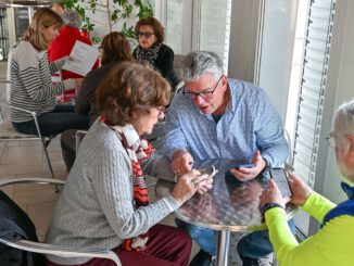 Apple-Café in Hanau wird zum Anlaufpunkt für ältere iPhone-Nutzer