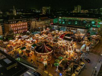 Gewalteskalation auf Hanauer Weihnachtsmarkt: Drei Standmitarbeiter entlassen, Ermittlungen laufen