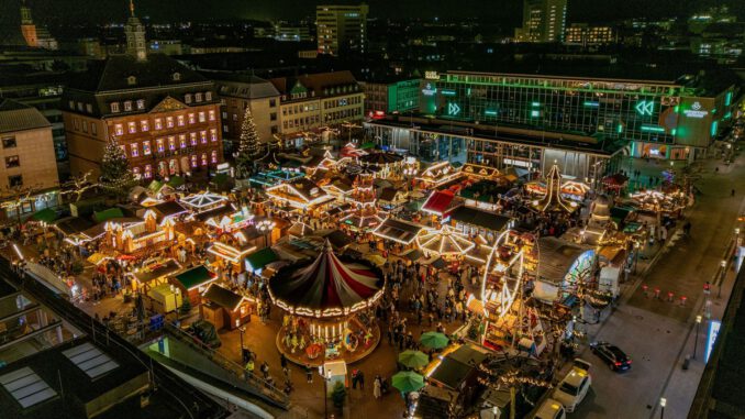 Gewalteskalation auf Hanauer Weihnachtsmarkt: Drei Standmitarbeiter entlassen, Ermittlungen laufen