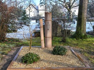 Hanau erklärt Grab von Puppenmuseumsgründerin Gertrud Rosemann zur Ehrengrabstätte