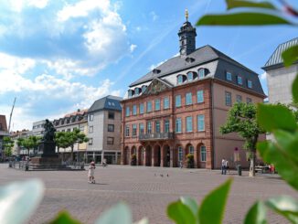Hanau eröffnet Ausstellung zur Vielfalt im Neustädter Rathaus