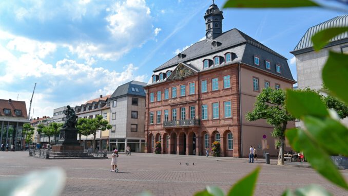 Hanau eröffnet Ausstellung zur Vielfalt im Neustädter Rathaus