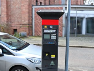 Hanau stattet Parkscheinautomaten für Kennzeichenerfassung und kontaktlose Zahlung aus