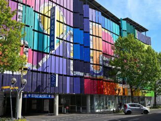 Hanau stellt Parkhaus Am Forum auf schrankenloses System um