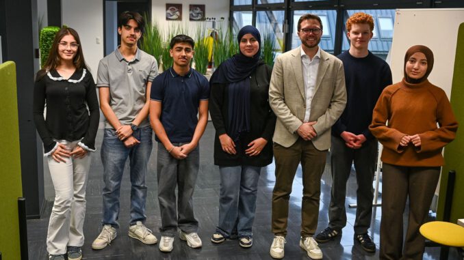 Hanauer Schüler diskutieren Ganztagsanspruch, Schulbau und Demokratiebildung mit Bürgermeister Hanauer Schüler diskutieren Ganztagsanspruch, Schulbau und Demokratiebildung mit Bürgermeister