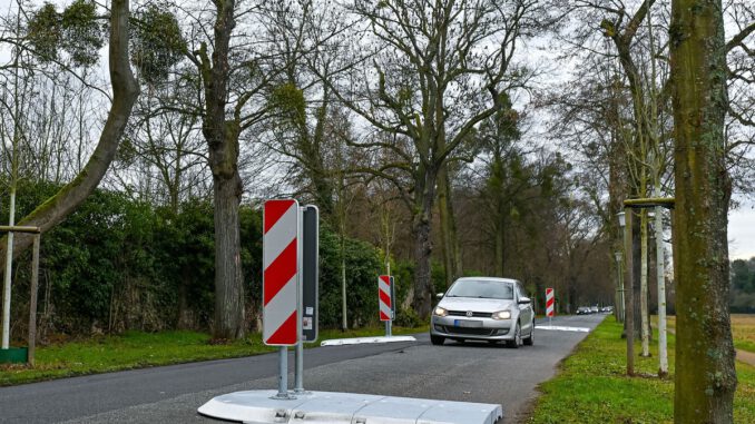 Sechs neue Verkehrsinseln sollen Raserszene in Wilhelmsbader Allee eindämmen