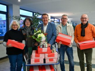 Seit 56 Jahren: Hanauer Imker spenden 148 Gläser Honig an soziale Einrichtungen