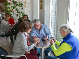 Seniorentreff in Hanau: Digitalberatung und Spiele beim bunten Nachmittag