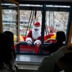 Verkleidete Höhenretter überraschen Kinderklinik in Hanau