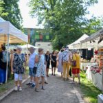 Vier Tage Wein, Handwerk und Livebands im Hanauer Schlossgarten